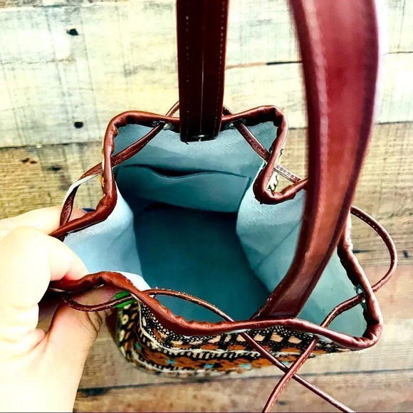 Huipil Guatemalan Artisan Drawstring Leather Hand/Wristlet - Picture 6 of 7